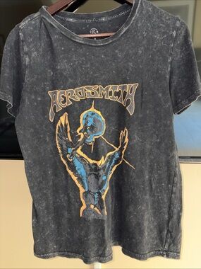 T&B graphic band tee t shirt unisex Aerosmith black gray wings guitar M EUC